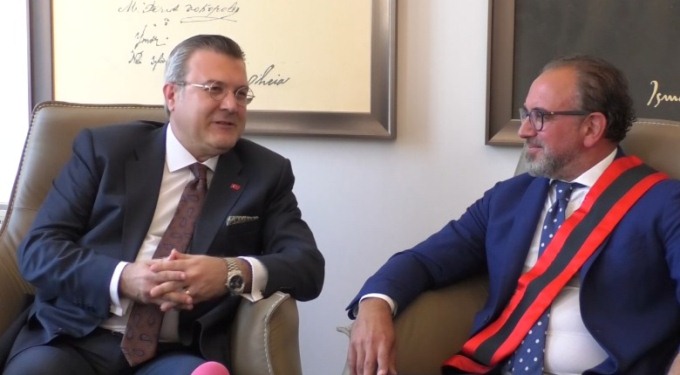 Ambasadori turk, ne Vlore: Ndertimi i aeroportit fillon brenda vitit